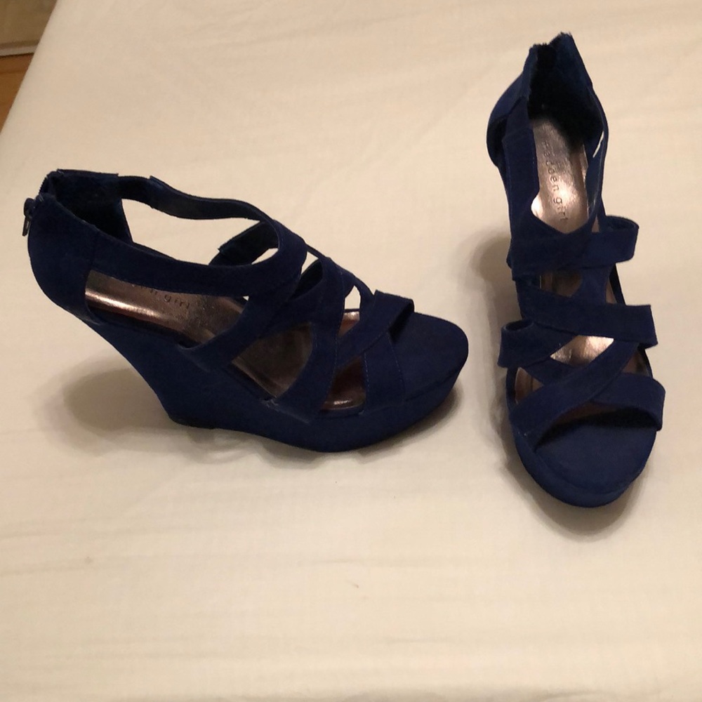 Blue wedges